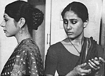 Smita Patil (right) as Janaki and Kawal Gandhiok as Hansa in Tarang