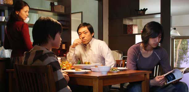 The 'disturbed' composition of the dysfunctional family in Tokyo Sonata