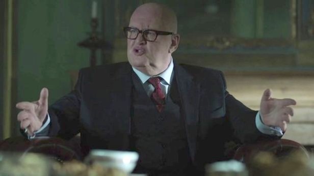 Mike Verdrengh as Raymond Jonkhere, the owner of the private bank that is robbed – and the 'face' of 'Salamander'?