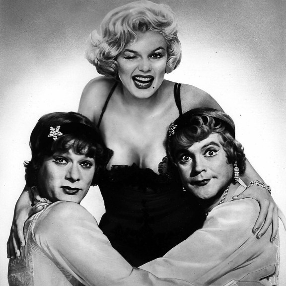 Curtis, Monroe and Lemmon in a promo still (from: http://prettycleverfilms.com/movie-lists/10-things-about-some-like-it-hot)