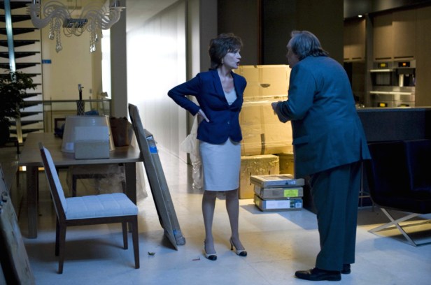 Devereaux and Simone (Jacqueline Bisset)