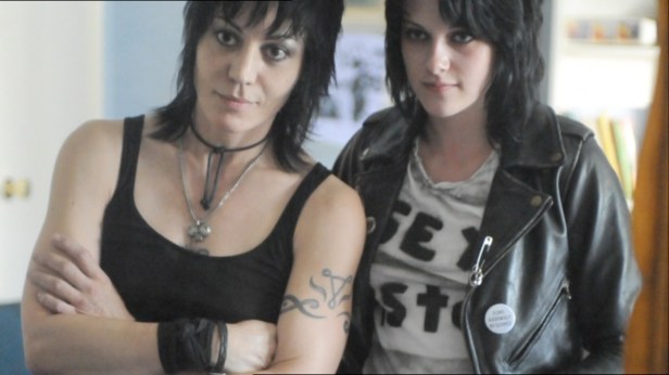 Joan Jett and Kristen Stewart on set