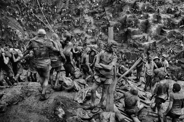 One of the images from Sebastião_Salgado's project 'Workers'