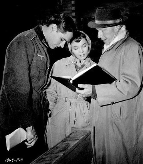 Douglas Sirk on set with John Gavin and Liselotte Pulver during the shoot of a Time to Love and a Time to Die (1957). (photo from: http://elcinedesolaris.blogspot.com/2014/08/en-rodaje-douglas-sirk-john-gavin-y.html)