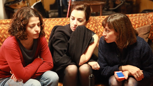 Geni (Nora Navas), left with her siblings Raquel (Àgata Roca) and Gloria (Clara Segura)