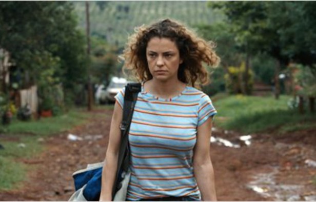 Paulina (Dolores Fonzi) as the new teacher