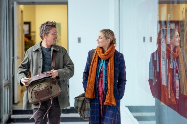 John (Ethan Hawke) and Maggie (Greta Gerwig)