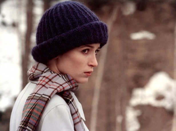 Lise (Dominique Laffin) is sometimes difficult to tell apart from Juliette when both wear woollen hats that hide their hair. Lise is less 'active' than Juliette but still an agent in the drama.