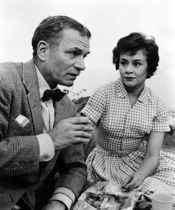 Archie and Jean meet for a father-daughter discussion. Olivier and Plowright married in 1961.